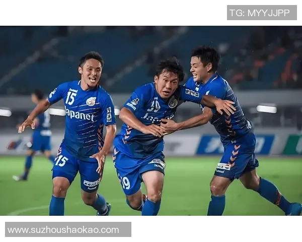 爱媛队与福冈黄峰的激烈对决展现足球魅力与团队精神的巅峰时刻